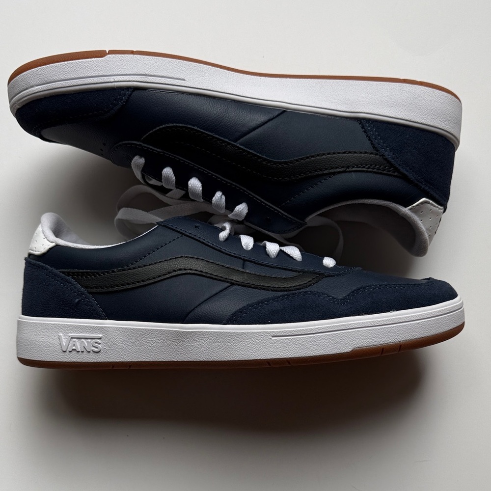Vans Old Skool Low-Top Sneakers In Navy/Black